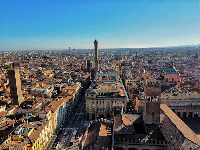 Le due Torri: Garisenda e degli Asinelli